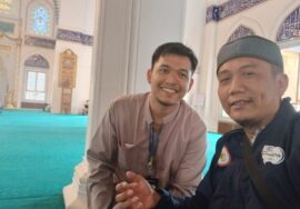 Lelaki Bone di Pelataran Tokyo Camii