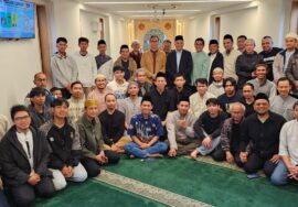 Oase Spiritual di Tokyo: Saat KH Bachtiar Nasir Membedah “𝐇𝐚𝐭𝐢 𝐲𝐚𝐧𝐠 𝐋𝐞𝐥𝐚𝐡 𝐊𝐚𝐫𝐞𝐧𝐚 𝐃𝐮𝐧𝐢𝐚”