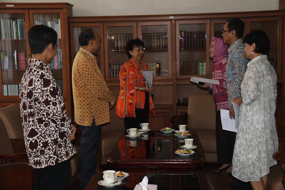 Wening Esthyprobo diterima Rektor UGM Dwikorita Karnawati membahas kerja sama pendidikan dengan Hongaria