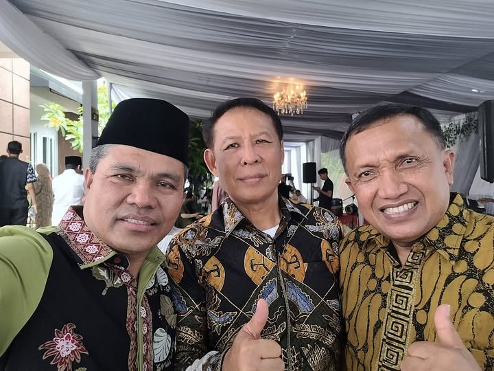 Nazali Lempo bersama Kolonel Ardijon dalam pertemuan silaturahmi