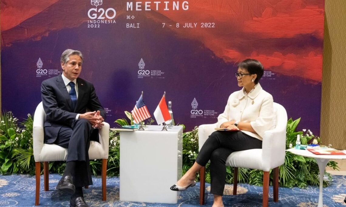 Menlu Retno Marsudi dan Menlu AS Antony Blinken di G20 Bali