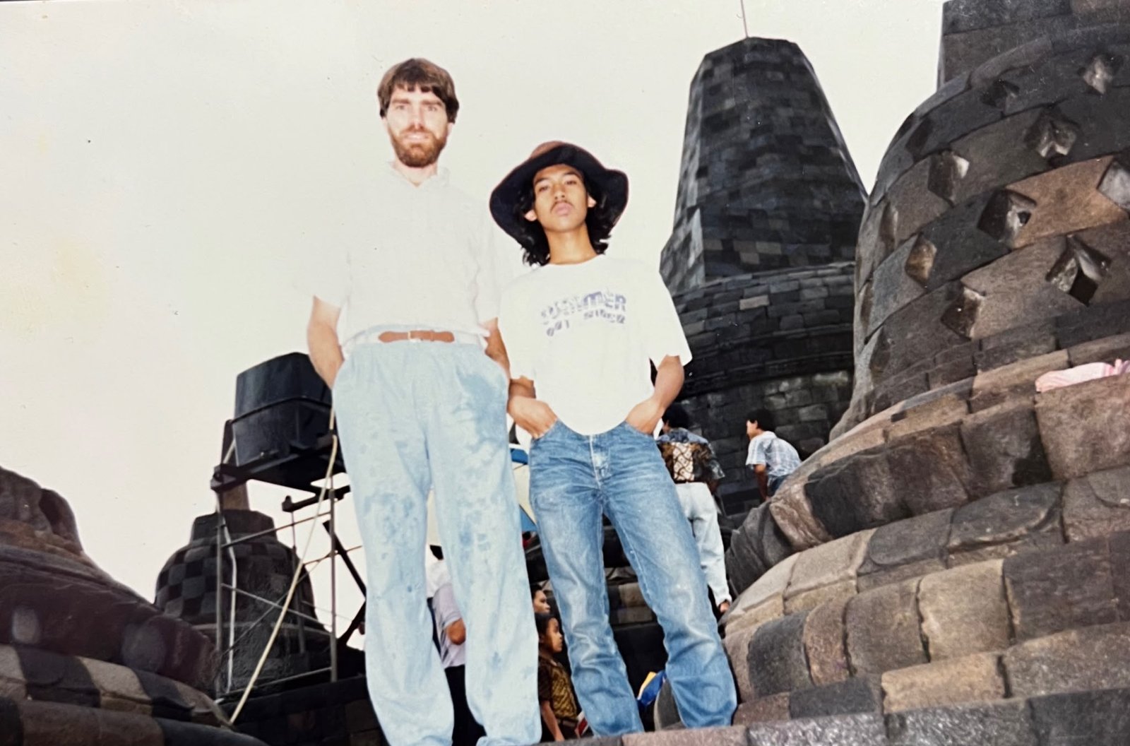 Toto dan Keith Norris di Candi Borobudur