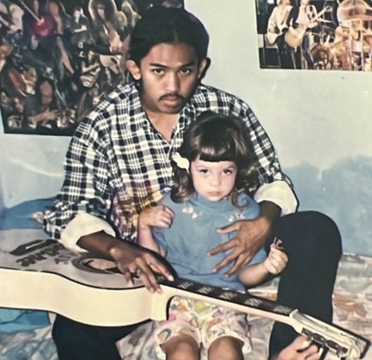 Toto bersama Jasmine kecil di Bandung