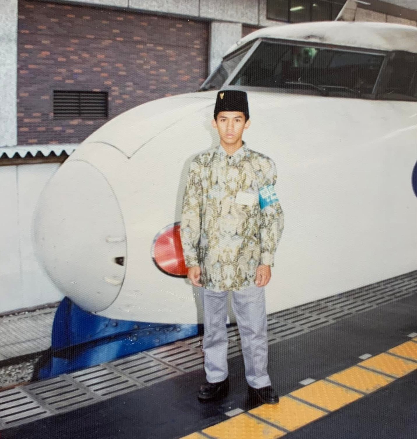 Toto Kaneda di stasiun Jepang