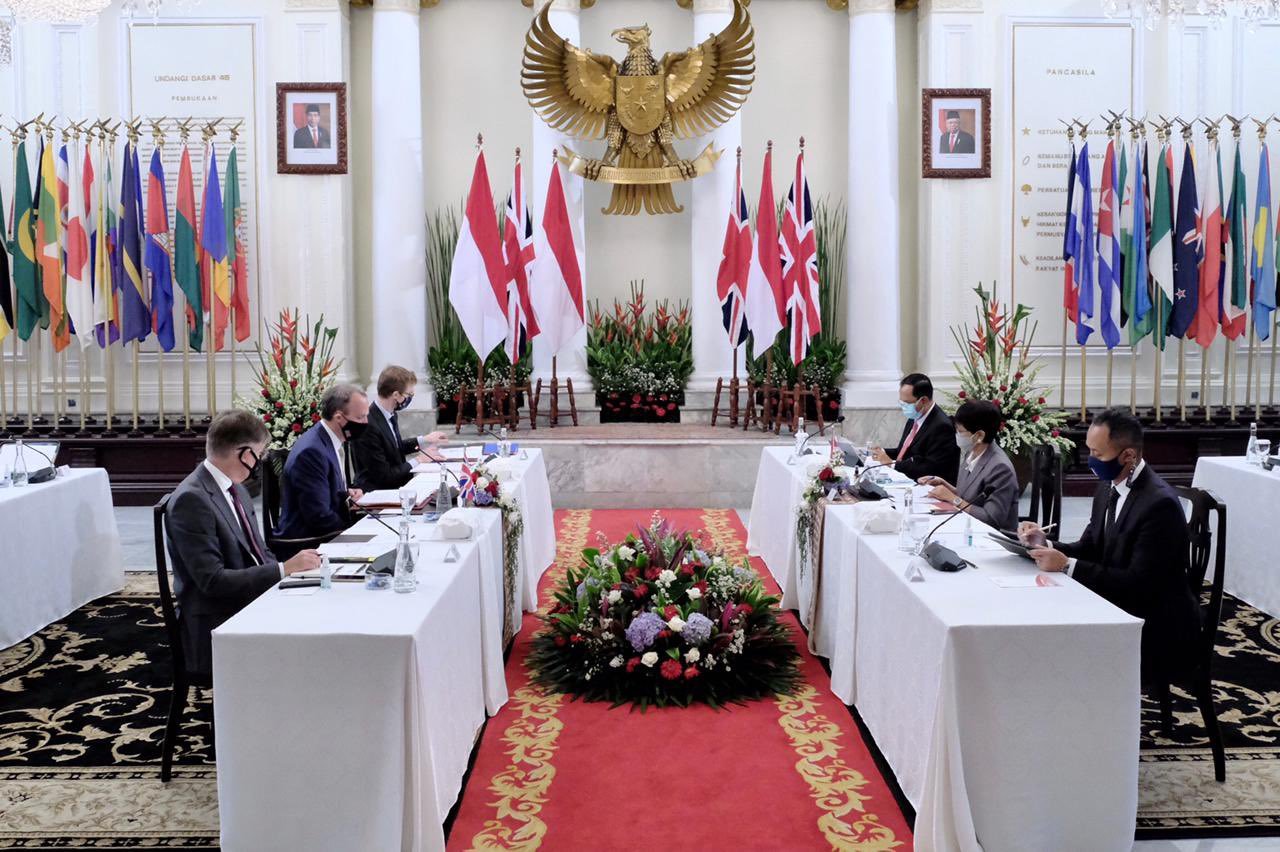Retno Marsudi memimpin delegasi Indonesia dalam perundingan meja bilateral