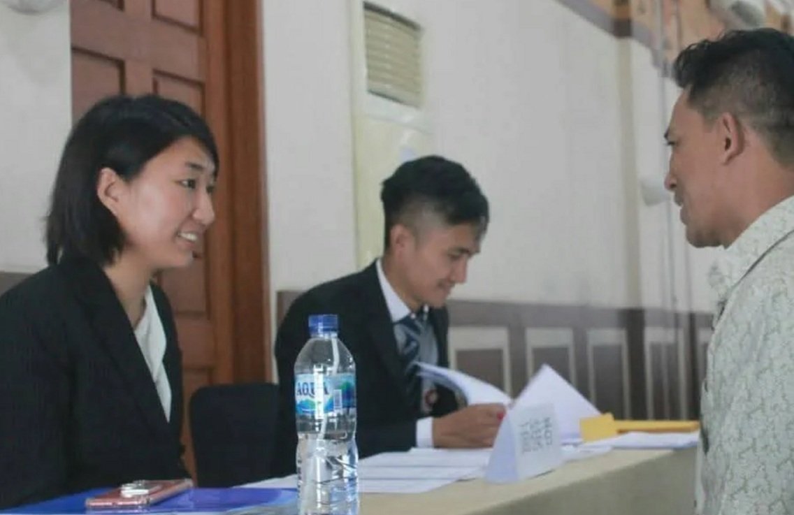 Toto mengikuti wawancara kerja ke Jepang